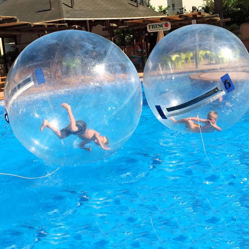 pelota inflable para caminar sobre el agua